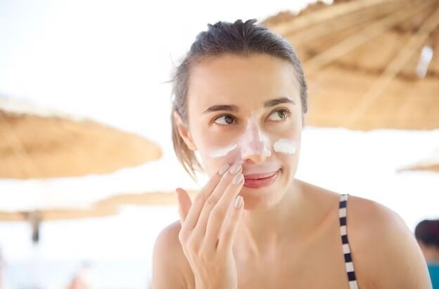 Может ли пудра с SPF заменить солнцезащитный крем: как предотвратить рак кожи