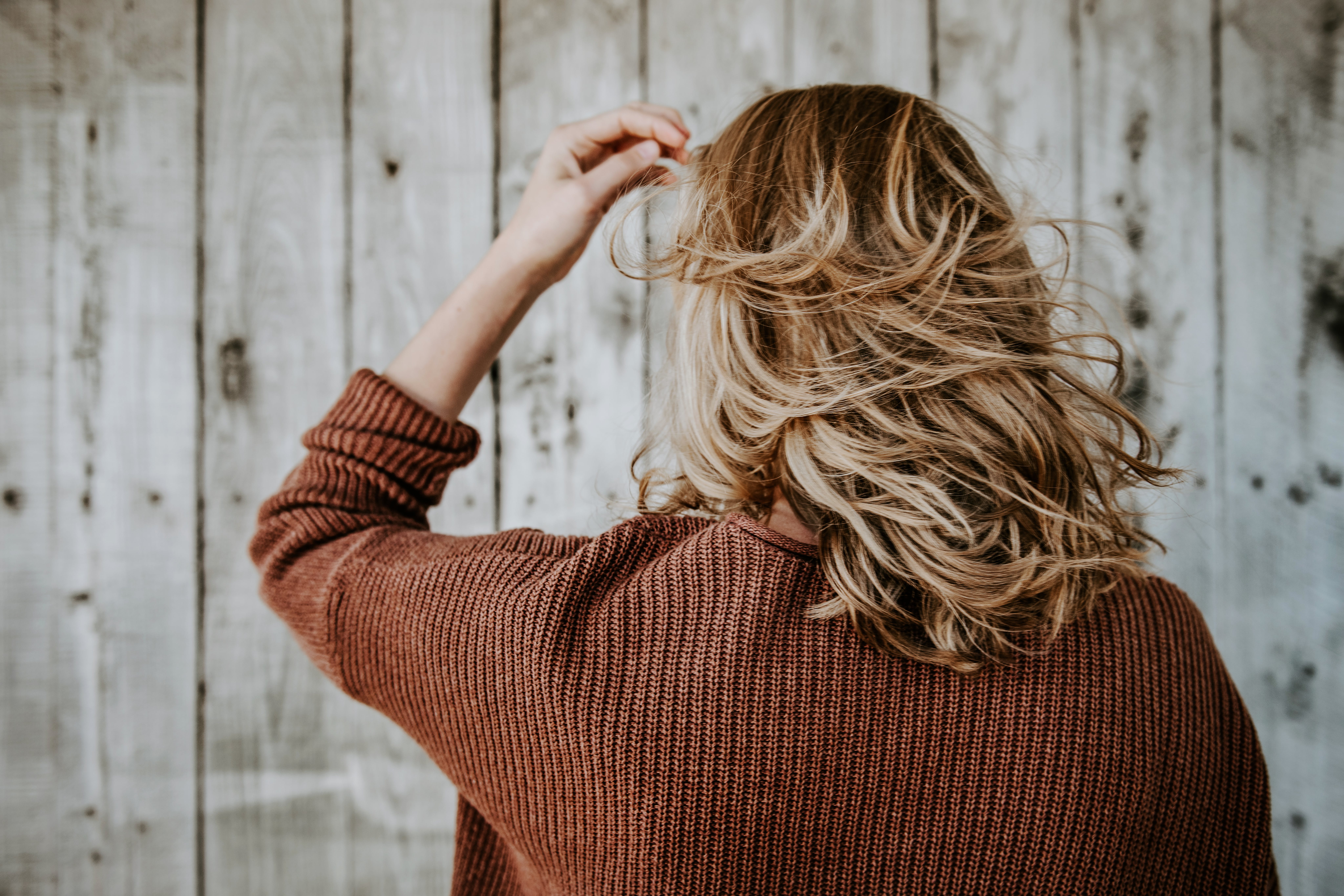 Как скрыть седину без покраски волос: 3 эффективных и натуральных средства